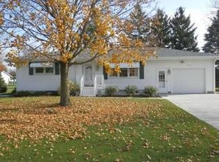 1530 Elizabeth Ln, Essexville, MI 48732