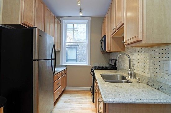 4th image of 1438 W Summerdale Ave #2