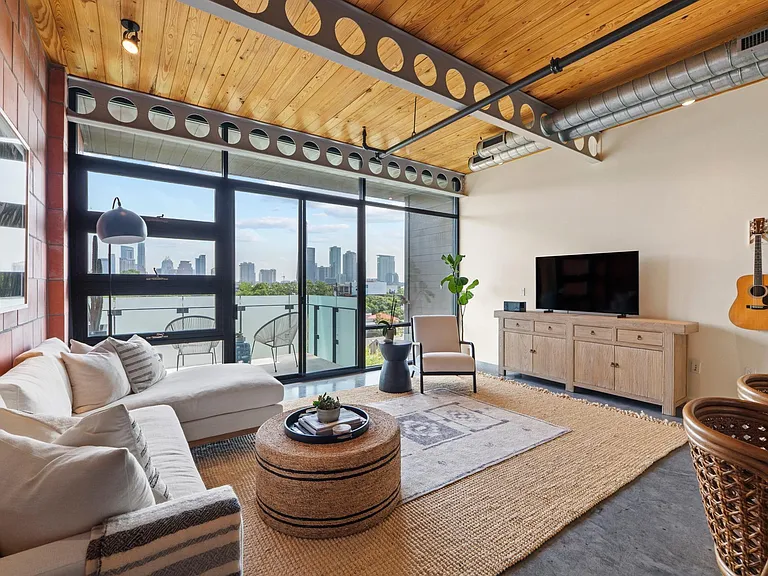 1401 Eva St #402 — Photo 3