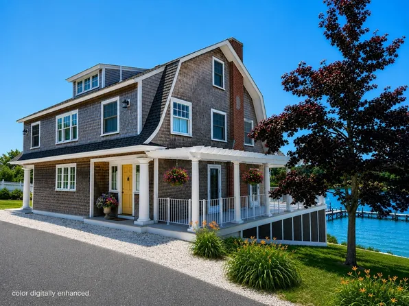 8 Onset Ave, Buzzards Bay, MA 02532