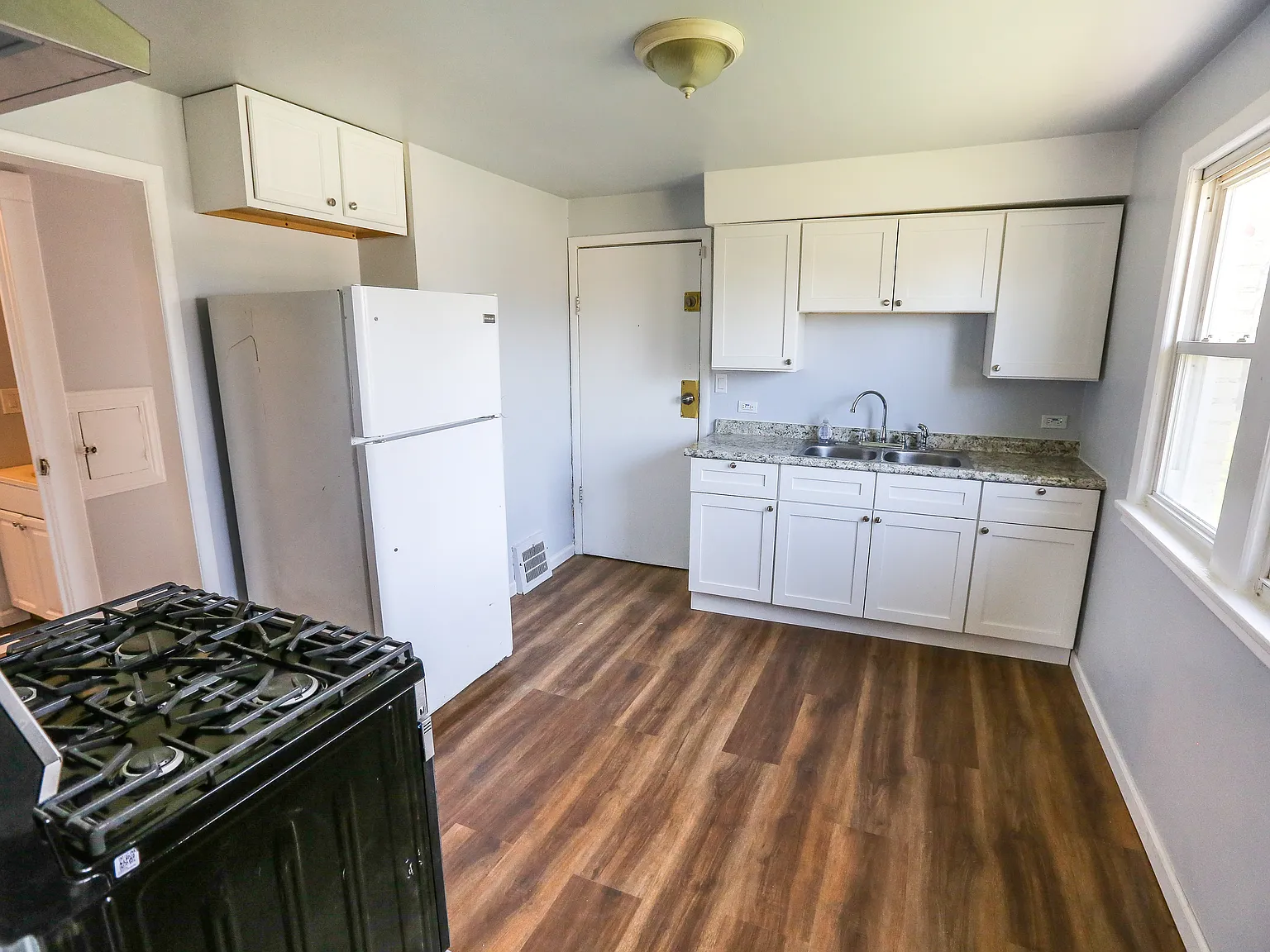 3 bed, 1050 sqft, $1,450 — Photo 2