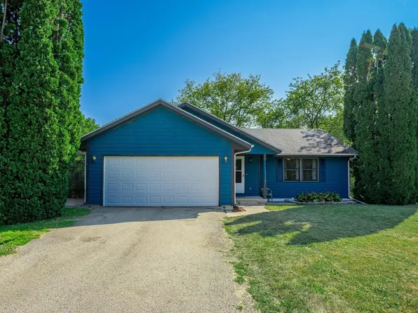143 Liverpool Dr SE, Poplar Grove, IL 61065
