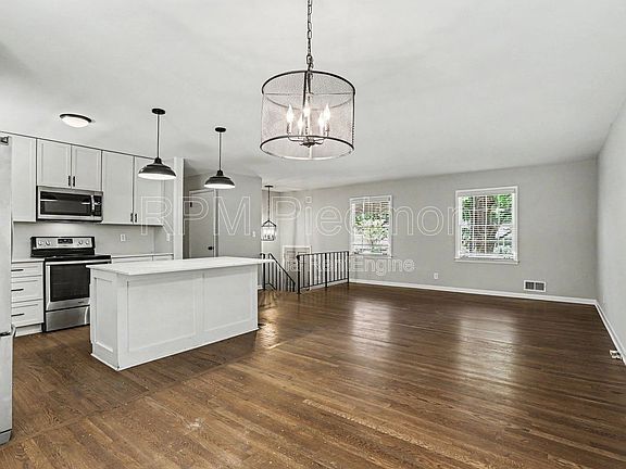 2nd image of 2931 Appling Cir