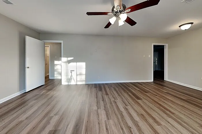 4 bed, 1.0 bath, 1472 sqft, $1,595 — Photo 4