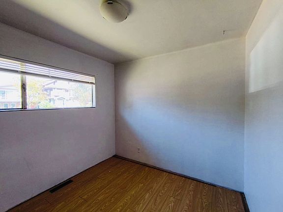 5th image of 3356 William St
