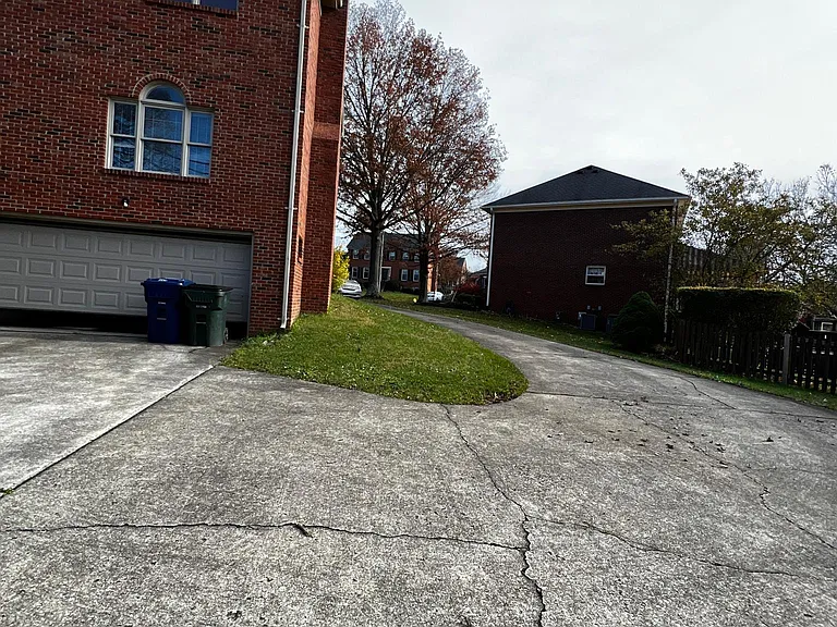 1100 Stowbridge Ln — Photo 49