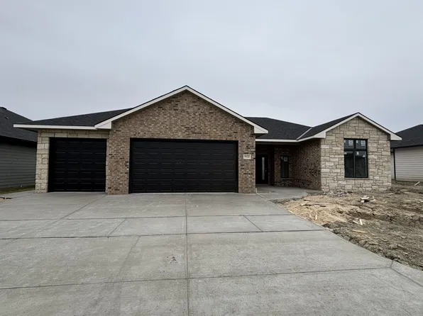 5122 N Lycee Cir, Wichita, KS 67226
