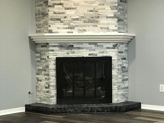 2nd image of 41648 Bedford Dr