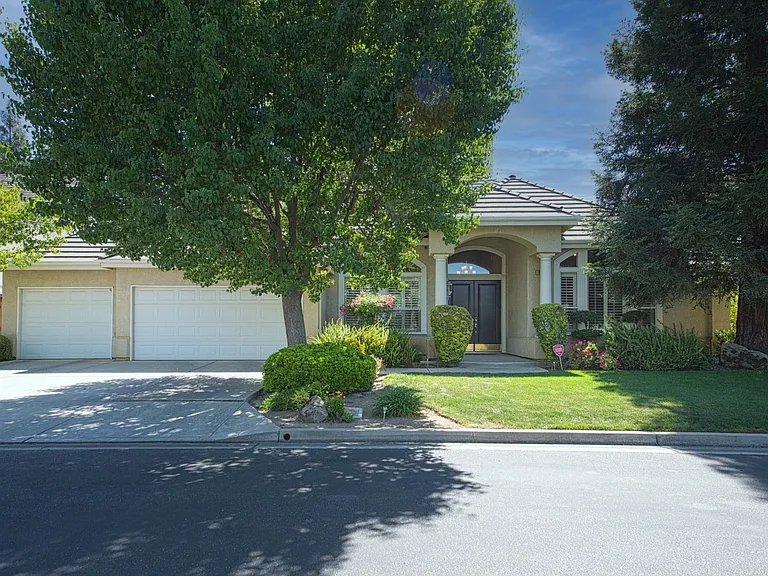 10234 N Rowell Ave — Photo 2