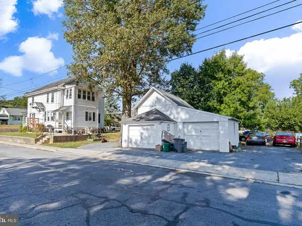 80 W Charlotte St, Millersville, PA 17551