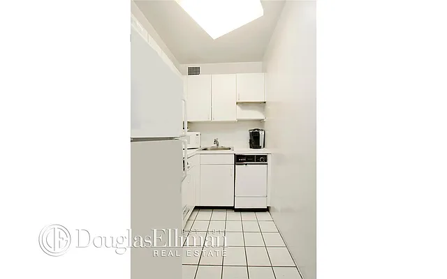 Rented by Douglas Elliman | media 14