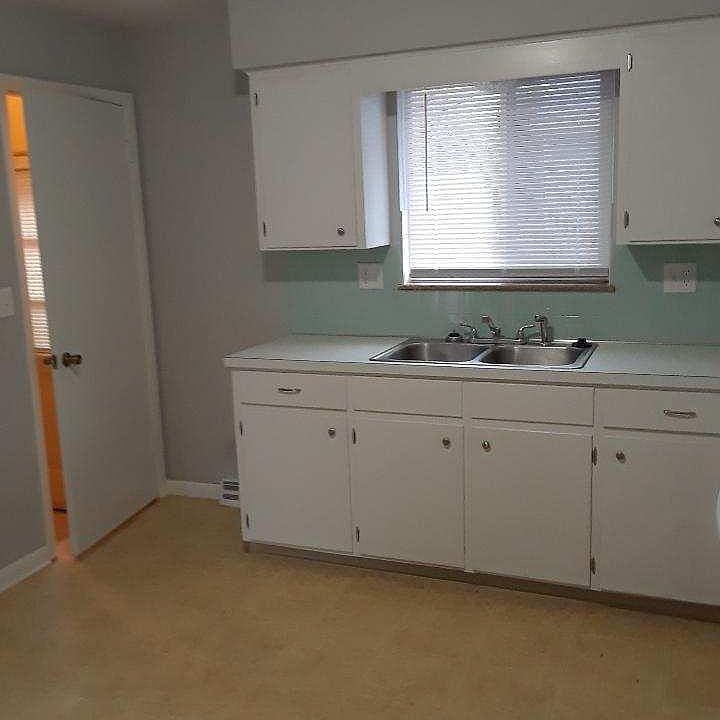 2nd image of 499 Anderson Ave