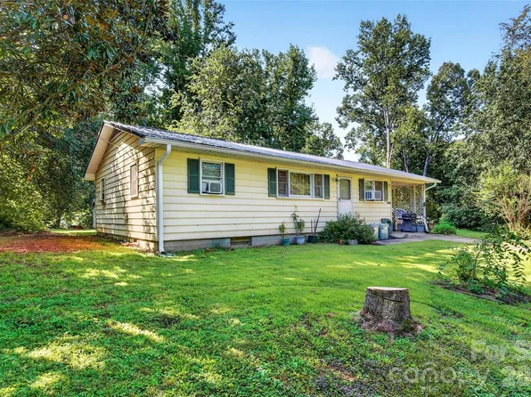 55 Edwards Dr, Nebo, NC 28761