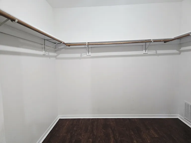 960 Autumn Ln — Photo 19