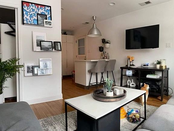 2nd image of 1346 W Waveland Ave APT 2W