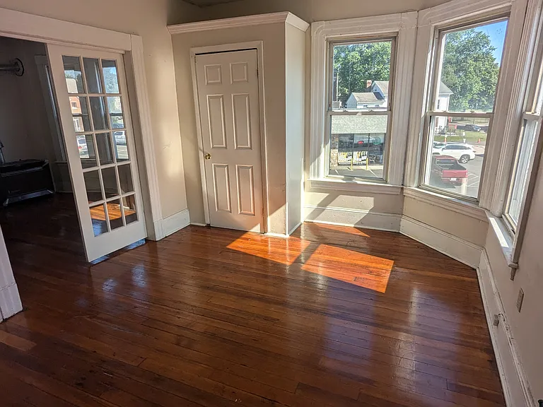 32 Bridge St #4 — Photo 3