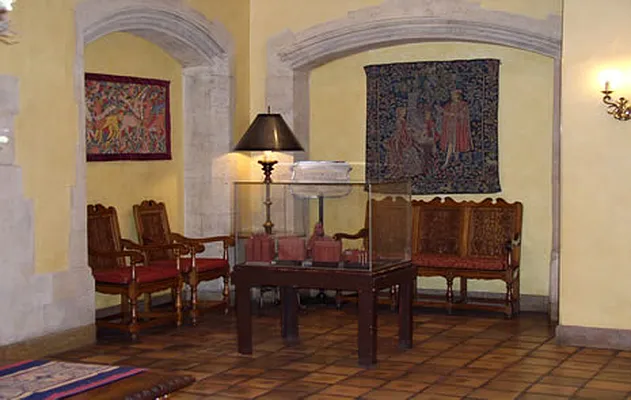 Rented by Steven Corcoran Real Estate | media 4