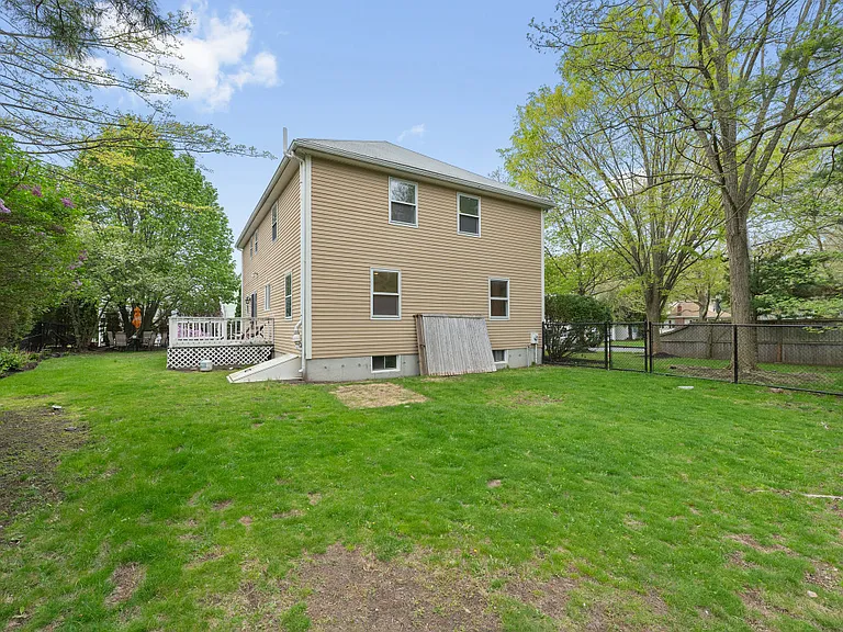 2 Minuteman Ln — Photo 36