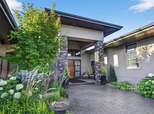 13758 Valleyview Dr NW, Edmonton, AB T5R5T8