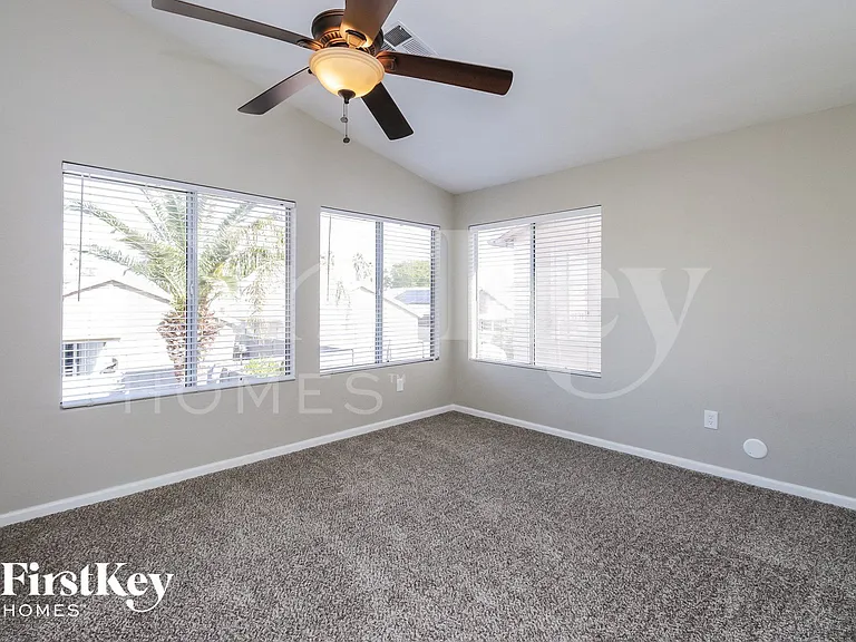 848 E Morelos St — Photo 12