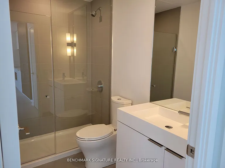 33 Helendale Ave #2903 — Photo 6