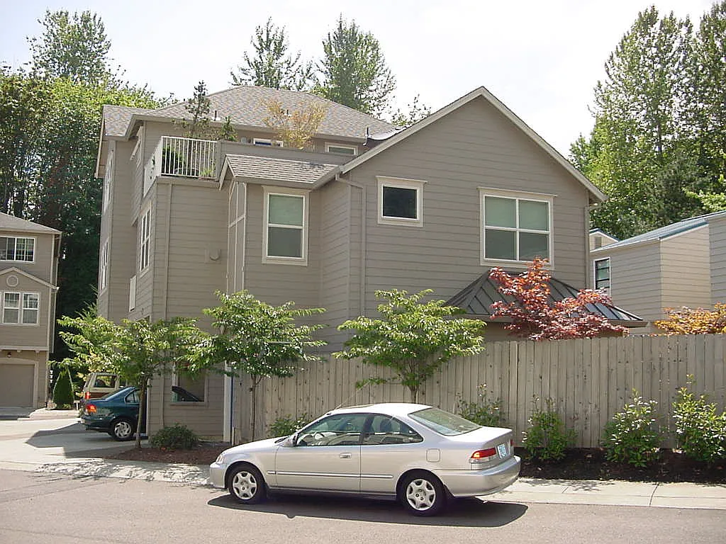 Building Photo - 4745 SW 2nd Ave
