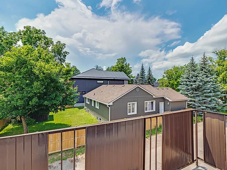 380 Forfar St E — Photo 9