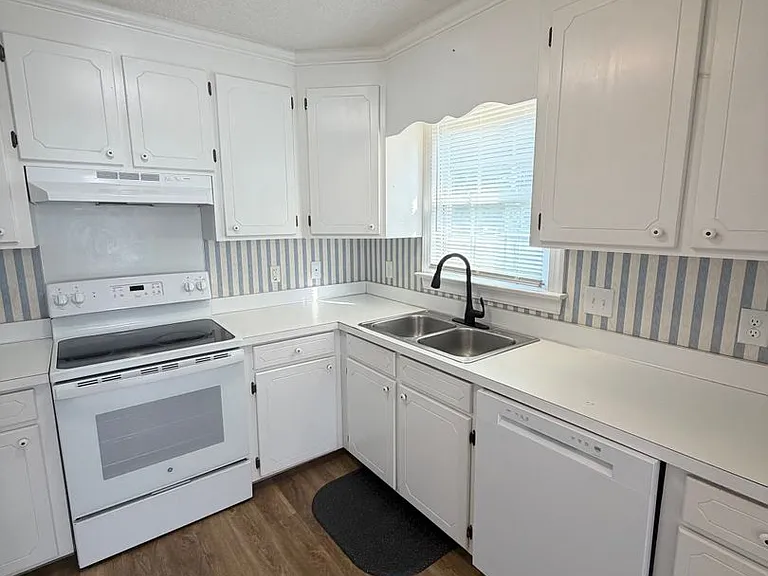 2421 Sexton Rd — Photo 15