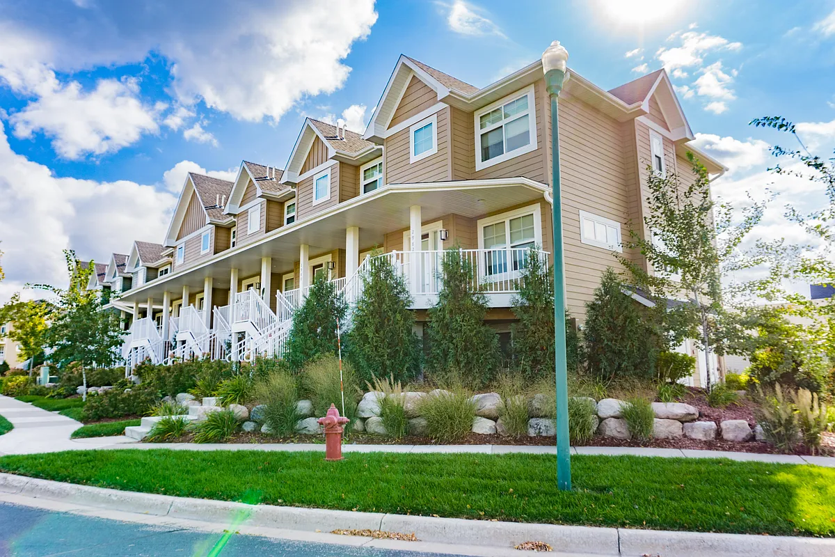 Building Photo - 2976 Clover Ridge Dr