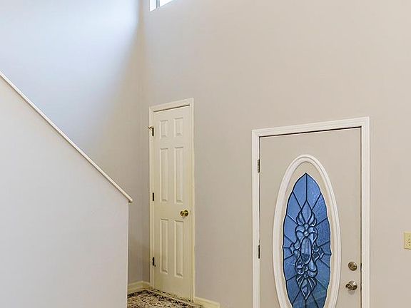 5th image of 2229 Valencia Dr