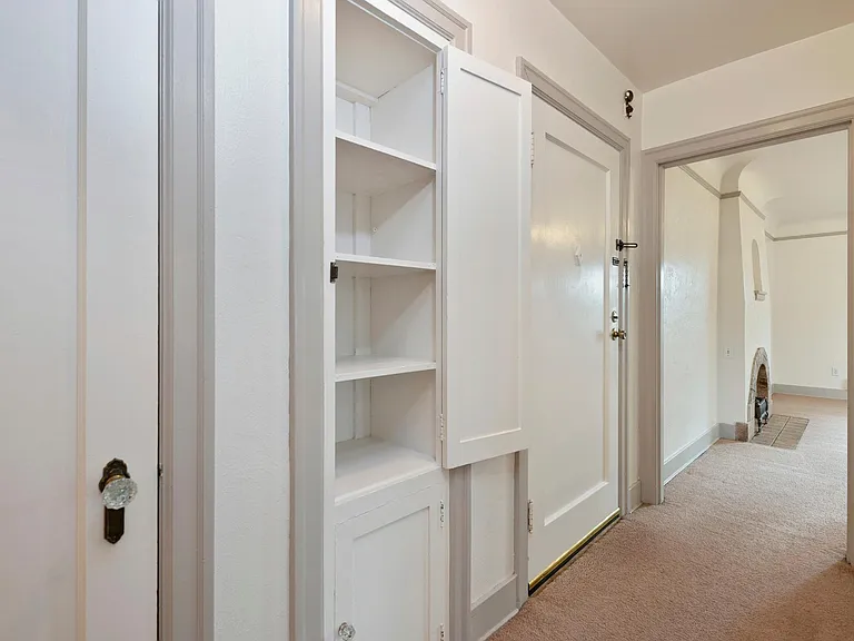 Victor Apartments — Photo 10