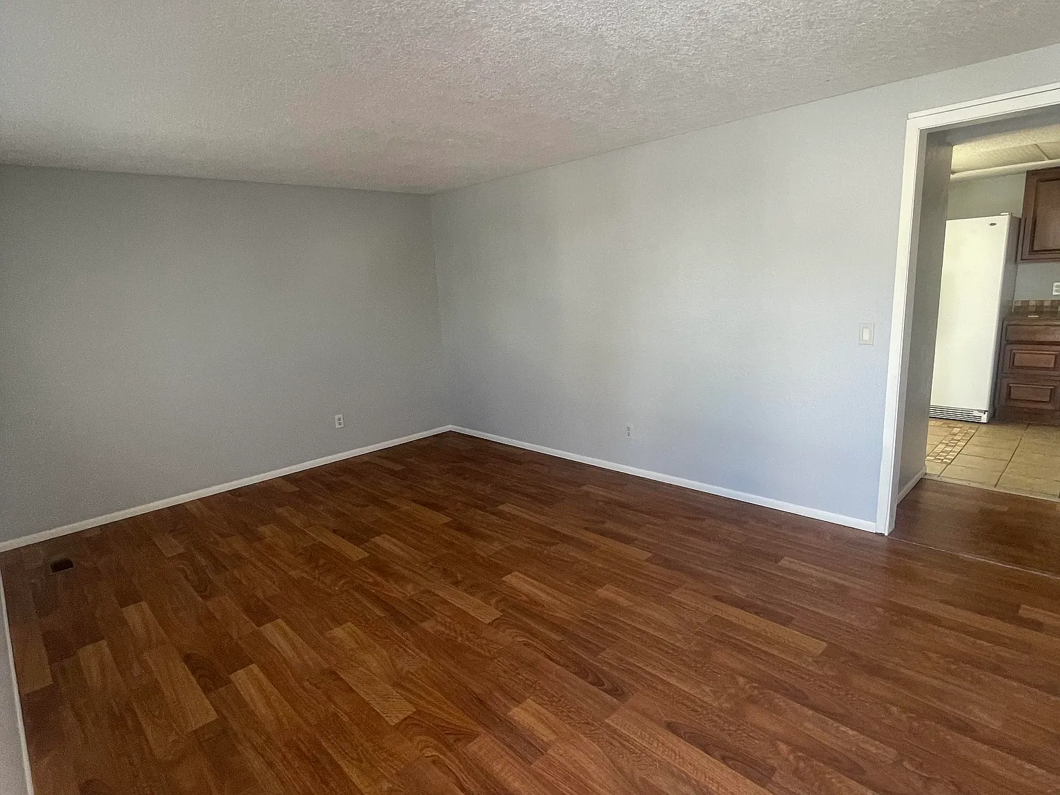 3 bed, 1.5 bath, 1008 sqft, $1,900 — Photo 2