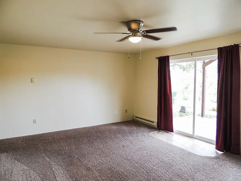 1038 W C St — Photo 1