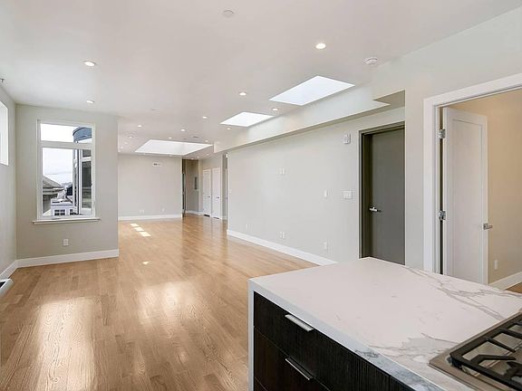 4th image of 3034 Jackson St APT 4