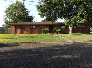 200 Cathy Dr, Hallettsville, TX 77964