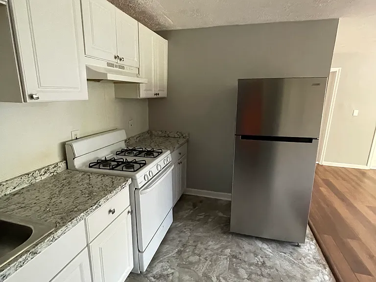 467 Allen St #301 — Photo 3