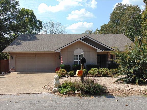 2nd image of 18 Stoneykirk Cir