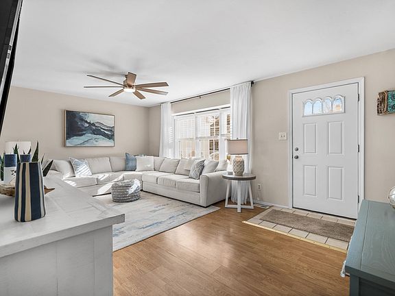 4th image of 321 Seashell Ln