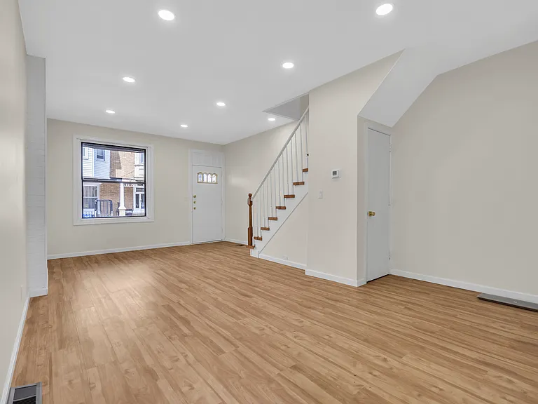241 N Ruby St — Photo 15
