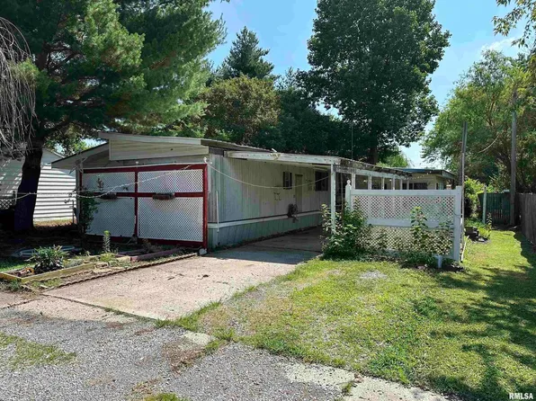 1108 N 9th St, Herrin, IL 62948
