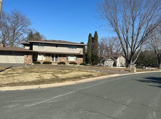 8358 Amsden Ridge Dr, Bloomington, MN 55438