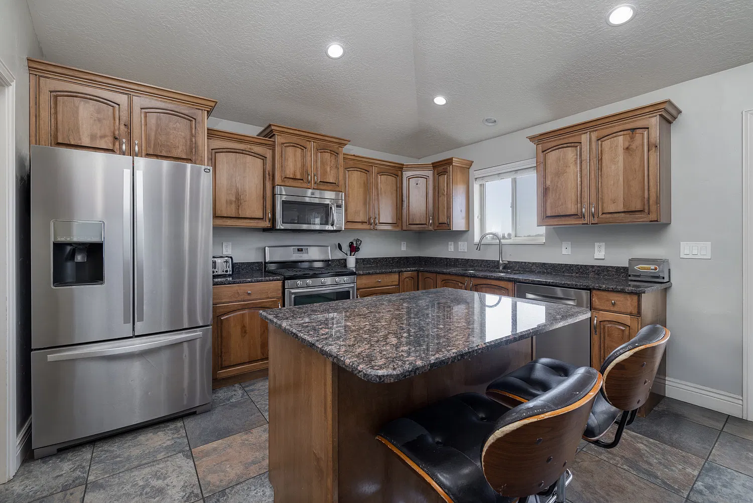 5 bed, 3150 sqft, $4,750 — Photo 4
