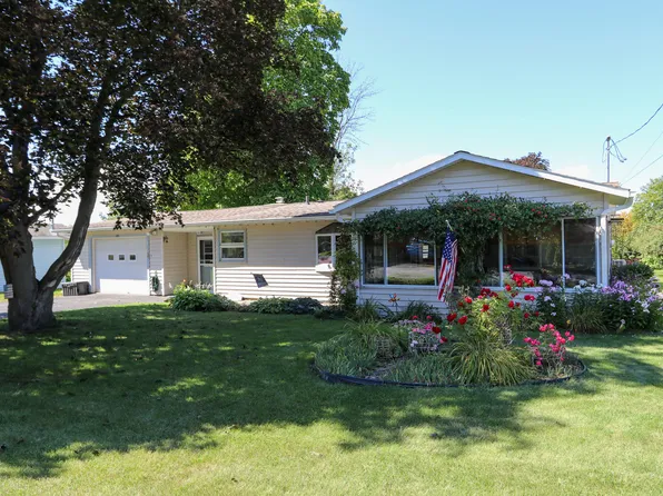 35 Seneca Dr, Plattsburgh, NY 12901