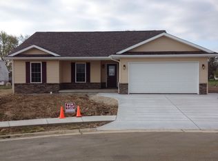 1606 Oxford Dr, Celina, OH 45822