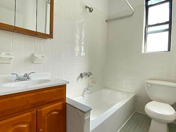 4th image of 115 Parkside Ave #19