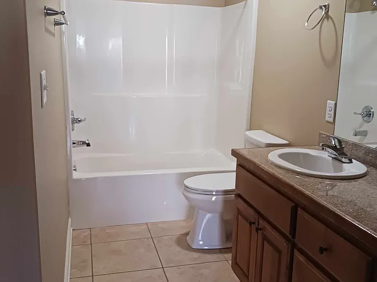 Sunset Place Apartments — Photo 15