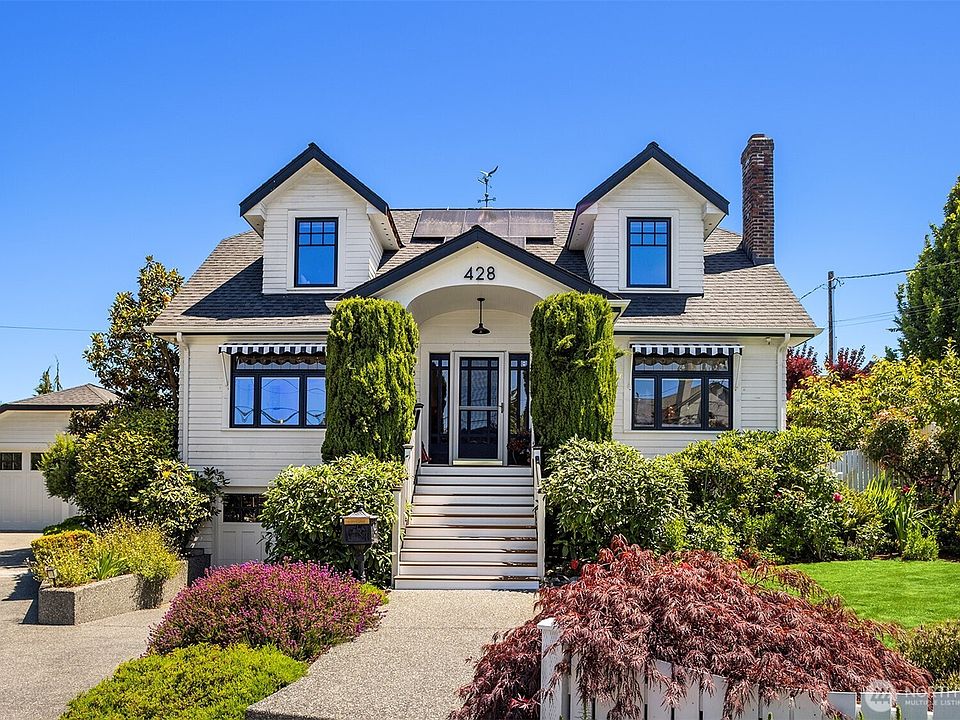 1st image of 428 3rd Avenue N