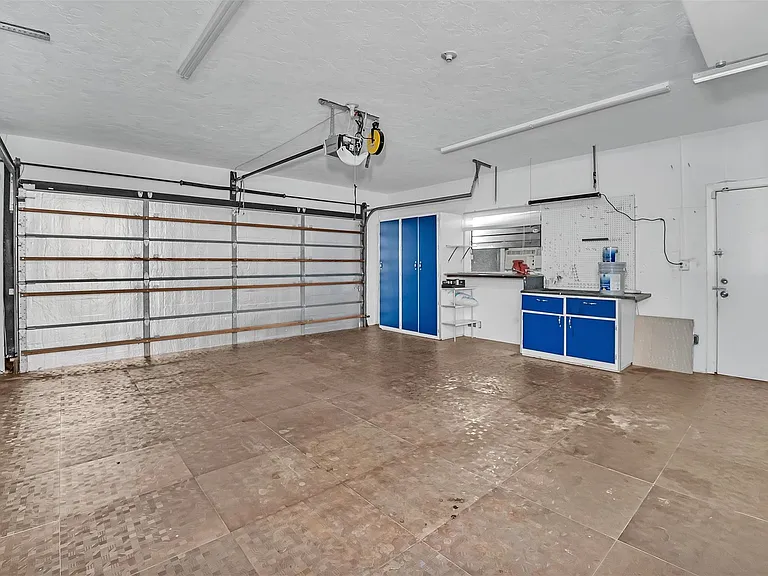 2427 Sea Island Dr — Photo 34