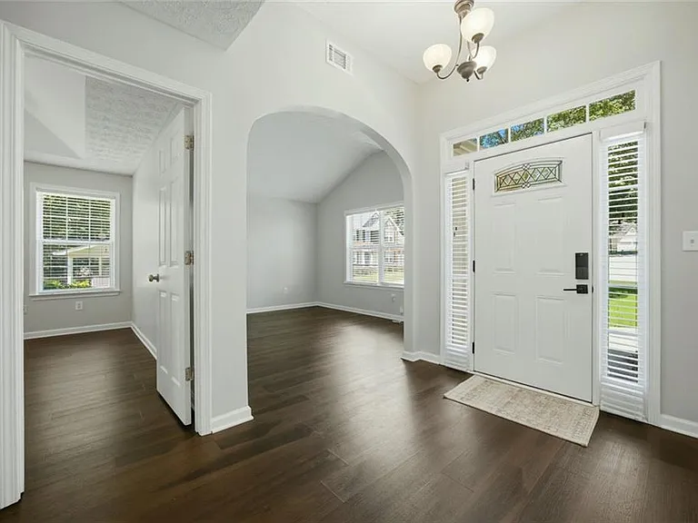 572 Staghorn Ln — Photo 4