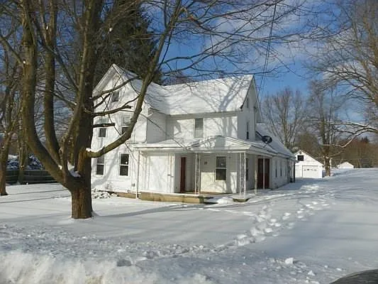 13 East Ave photo 1